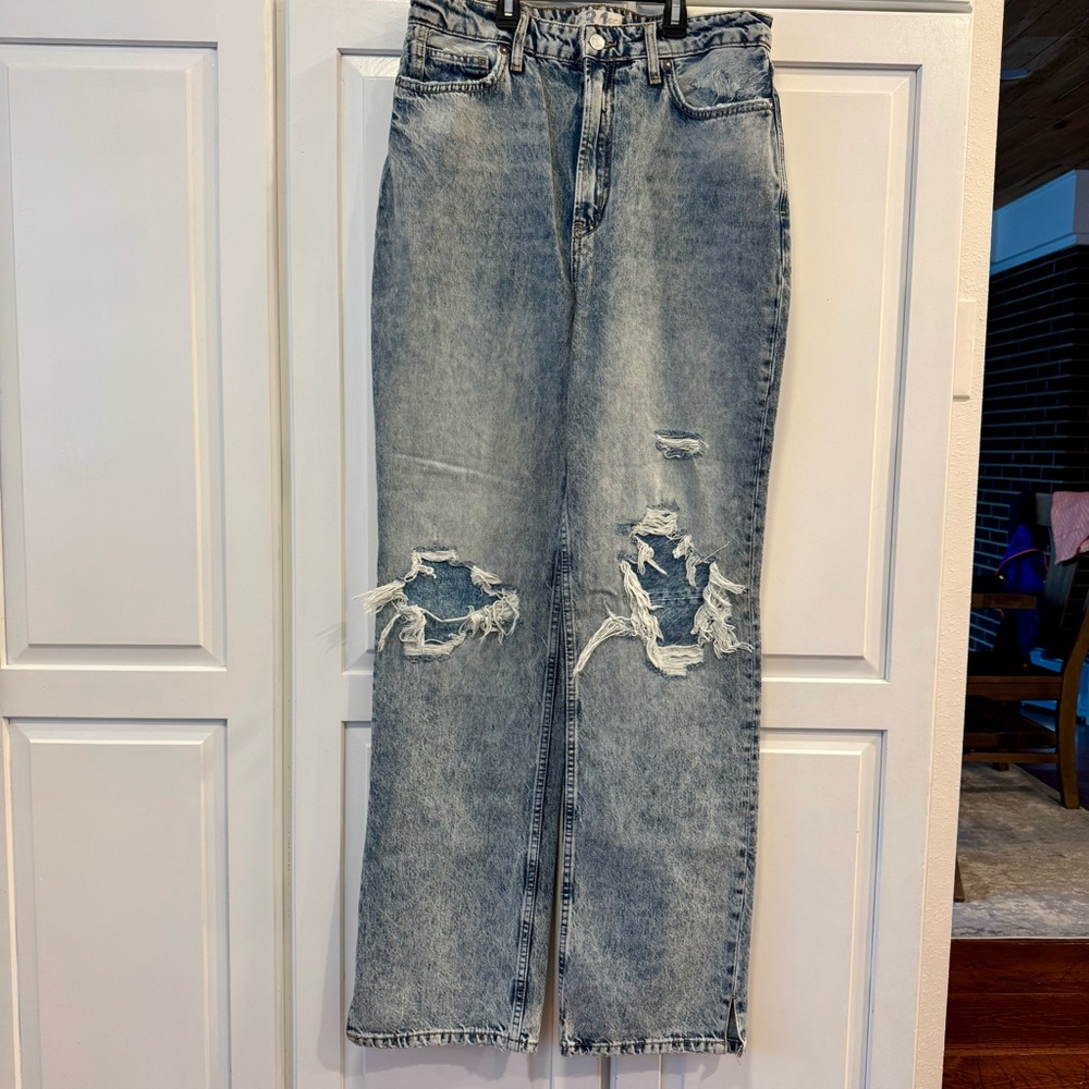 We The Free Distressed High Rise Straight Leg Jeans. Size 31 - Picture 2 of 13